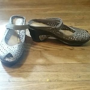 Metallic gold Jambu peep toe mule